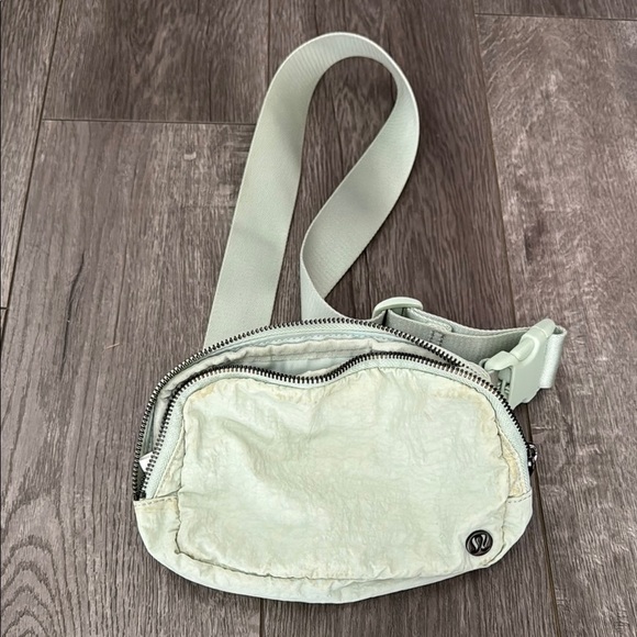 Lululemon rare color everywhere belt bag - Picture 1 of 7